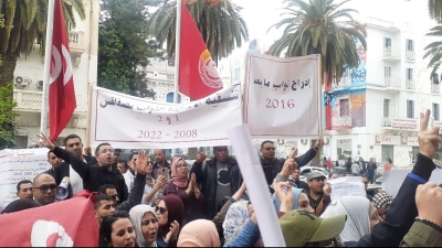 أمام اتحاد الشغل: الأساتذة النواب يطالبون بانتدابهم وخلاص مستحقاتهم