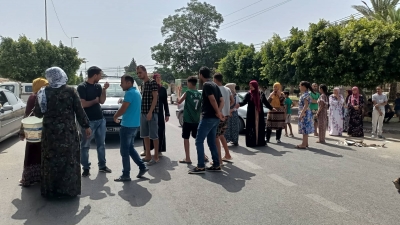 Kasserine: les habitants de Gouahria ferment la route protestant contre le coupure d'eau depuis 5 jours