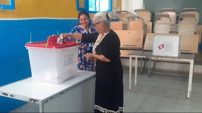 شمس اف ام تواكب الاستفتاء في عدد من مراكز الاقتراع تونس 1
