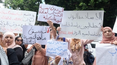 الأساتذة النواب يحتجون أمام وزارة التربية(صور صالح الحبيبي)