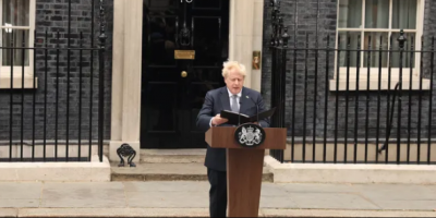 Royaume-Uni : Boris Johnson annonce sa démission du parti conservateur