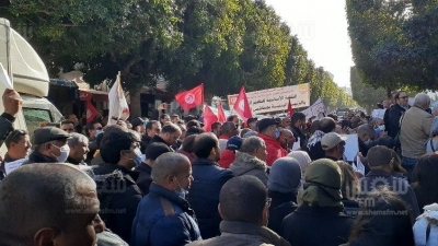 وقفة احتجاجية للجامعة العامة للتعليم الثانوي امام مقر وزارة التربية (صور)