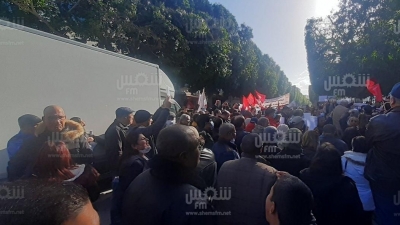 وقفة احتجاجية للجامعة العامة للتعليم الثانوي امام مقر وزارة التربية (صور)