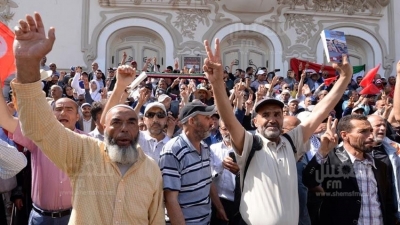 معارضون لاجراءات 25 جويلية يتظاهرون بالعاصمة (صور صالح الحبيبي ) 