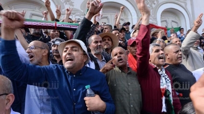 معارضون لاجراءات 25 جويلية يتظاهرون بالعاصمة (صور صالح الحبيبي ) 
