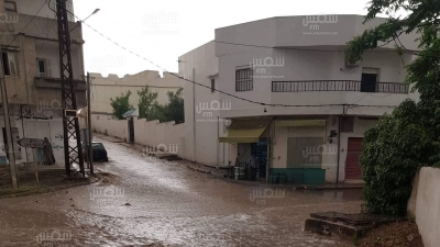 باجة: امطار رعدية غزيرة والمياه تغمر الشوارع