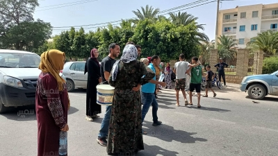 القصرين: أهالي حي القواهرية يغلقون الطريق احتجاجا على انقطاع الماء منذ 5 أيام 