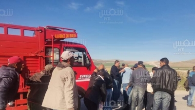 باجة: عمال شركة مقاطع بن صخرية يغلقون الطريق للمطالبة بعودة عمل المقطع والحصول على مستحقاتهم (صور)