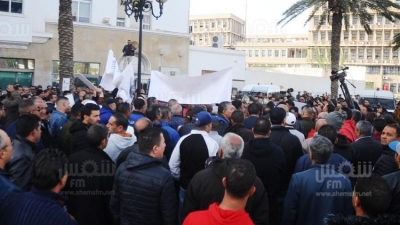 وقفة إحتجاجية لعدد من النقابات الأمنية أمام مقر الداخلية(صورصالح الحبيبي)