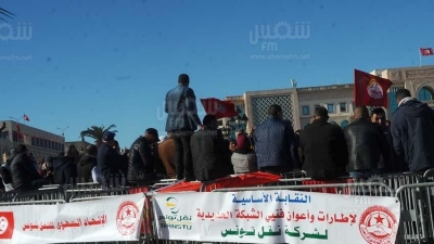 ساحة الحكومة بالقصبة: أعوان نقل تونس يحتجون (صور صالح الحبيبي)