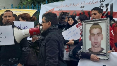 أمام نقابة الصحفيين: تجمع عدد من منظمات المجتمع المدني لإحياء ذكرى عيد الثورة