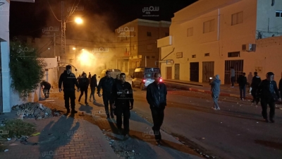 القصرين: مولوتوف وغاز مسيل للدموع في حي النور