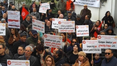 وقفة إحتجاجية للجامعة العامة للتعليم العالي والبحث العلمي أمام وزارة التليم العالي (صور صالح الحبيبي)
