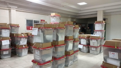 القصرين: إنطلاق توزيع المواد الانتخابية على مراكز الإقتراع