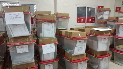 القصرين: إنطلاق توزيع المواد الانتخابية على مراكز الإقتراع