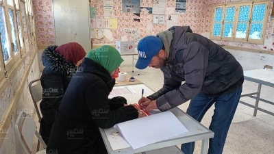 القصرين: انطلاق الإقتراع بمركز المدرسة الإبتدائية الشرقية (صور)