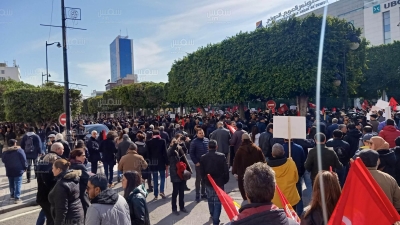 انطلاق مسيرة اتحاد الشغل في اتجاه شارع الحبيب بورقيبة  (صور)