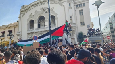 العاصمة: آلاف المتظاهرين في شارع الحبيب بورقيبة تضامنا مع القضية الفلسطينية